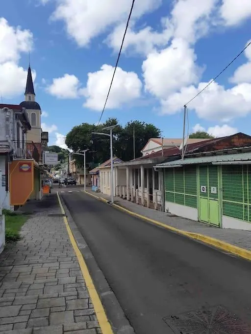 Au Coeur Du Bourg De Sainte Anne Daire Martinik